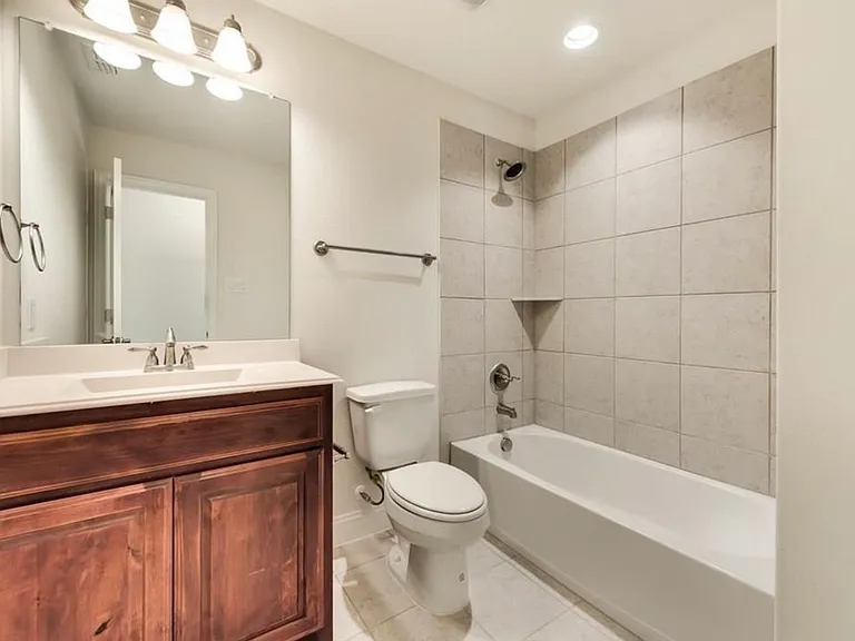 1231 Wiltshire Dr — Photo 15