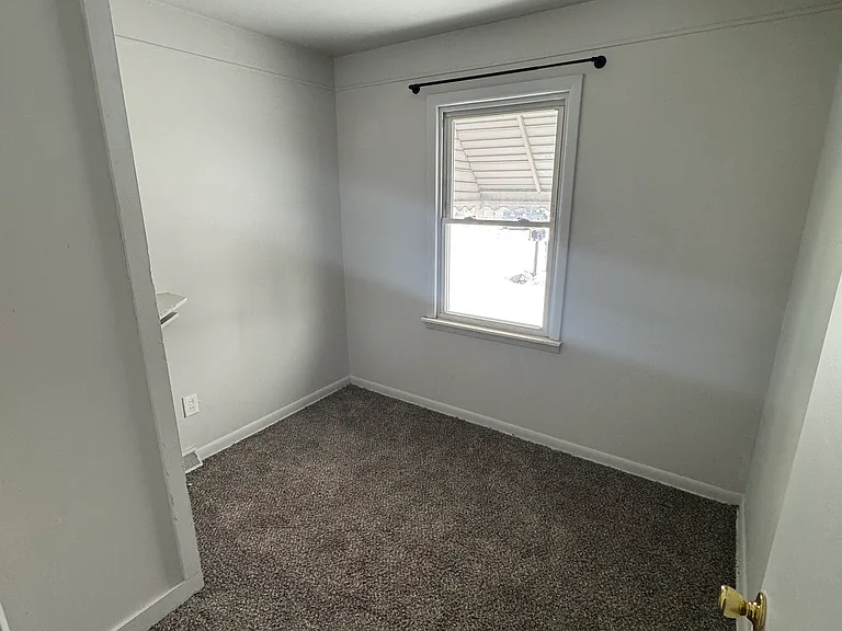 15424 Oldham St — Photo 9