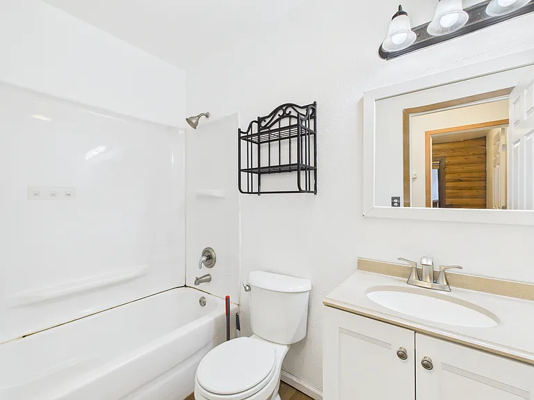 2587 Rachel Ct — Photo 18