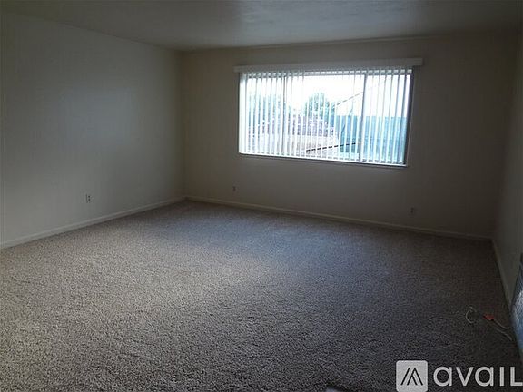 5th image of 1627 Swezy St APT 30