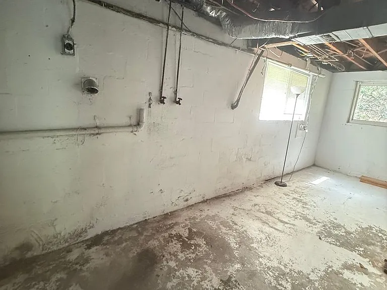 107 Eureka Rd — Photo 13