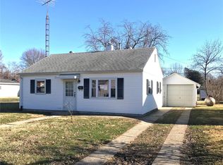 305 Harrington St, Carlinville, IL 62626