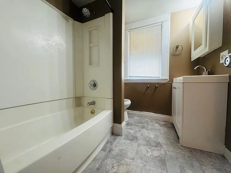 1056 E 99 ST. Cleveland, OH 44108 — Photo 7