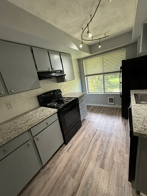 2121 W 4th Ave #306
