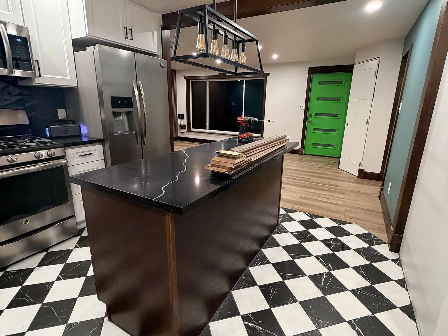 Freshly Remodeled 3bd 1ba House — Photo 3