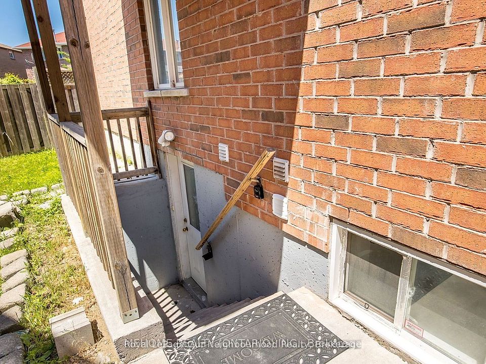 1st image of 14 Tarsus Cres #2