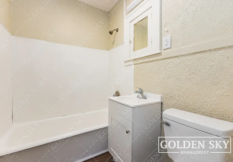 2937 N Kenwood Ave #A — Photo 2