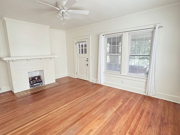 Beautiful natural light fills the room!