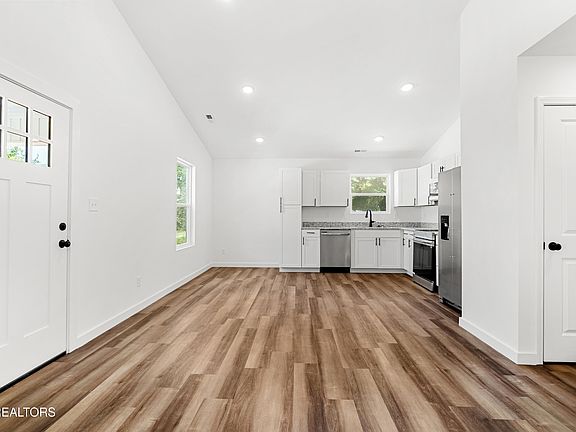 5th image of 212 Avenue C