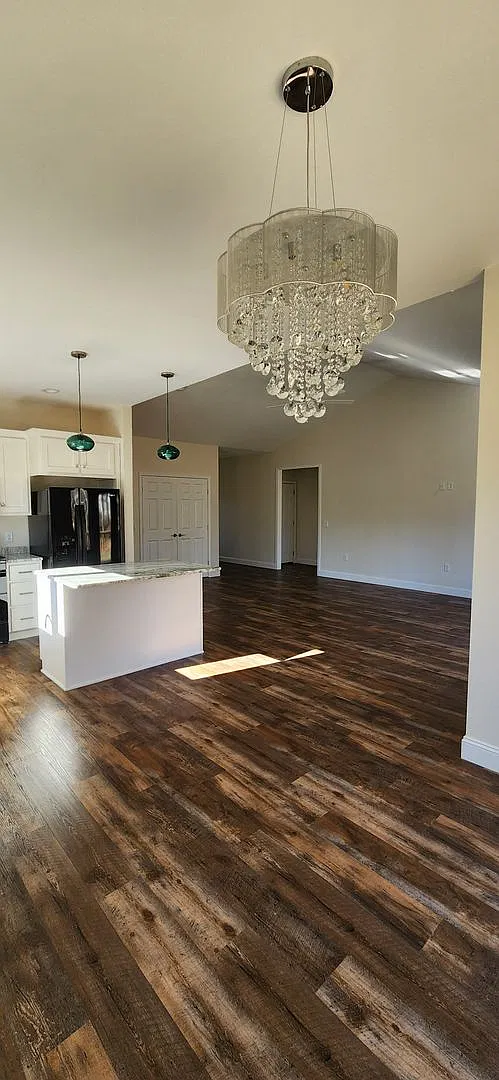 Practically new rental available for 6 months or 1 year lease & it has a lake view! — Photo 4