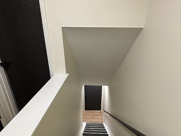 4th image of 370-376 Woodland Ave #370-376