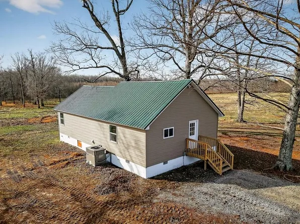 884 Swamp Rd, McMinnville, TN 37110