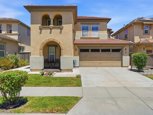 323 Autumn Rain Dr, Lathrop, CA 95330