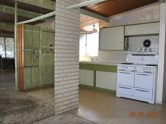 3rd image of 744 Elder Ave