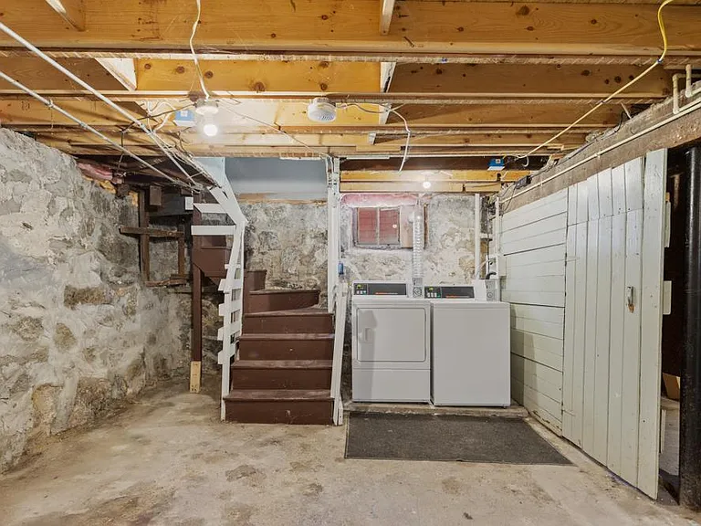 9 Bailey St #2 — Photo 16