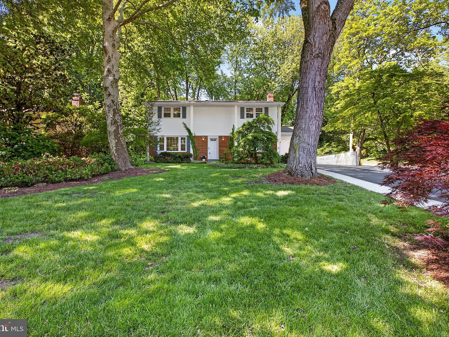 5 bed, 2.5 bath, 2735 sqft, $4,500 — Photo 3