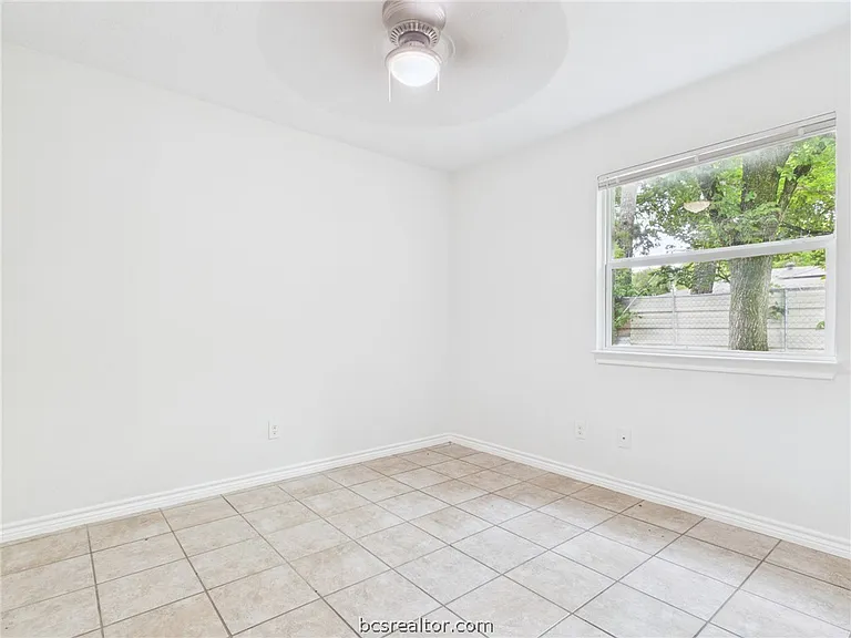 1902 Finfeather Rd #B — Photo 11