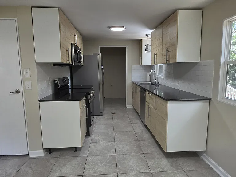 4910 Forestmont Dr — Photo 6
