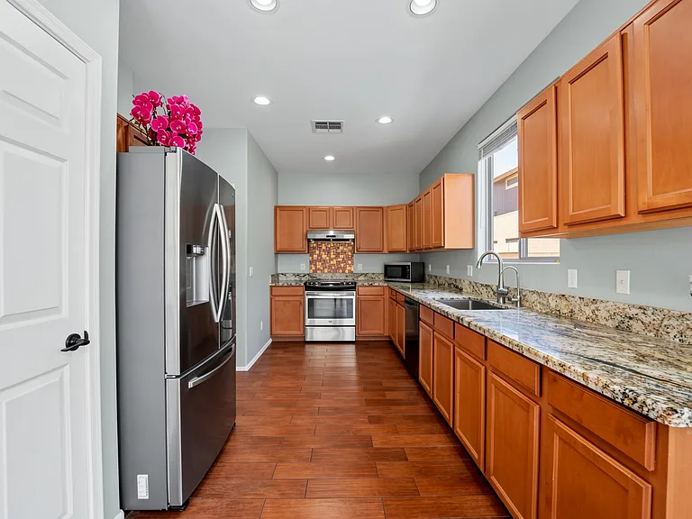 1231 S Amber St — Photo 13