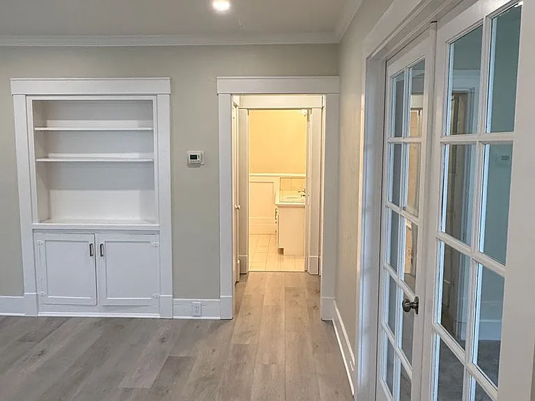 915 Howard St — Photo 2