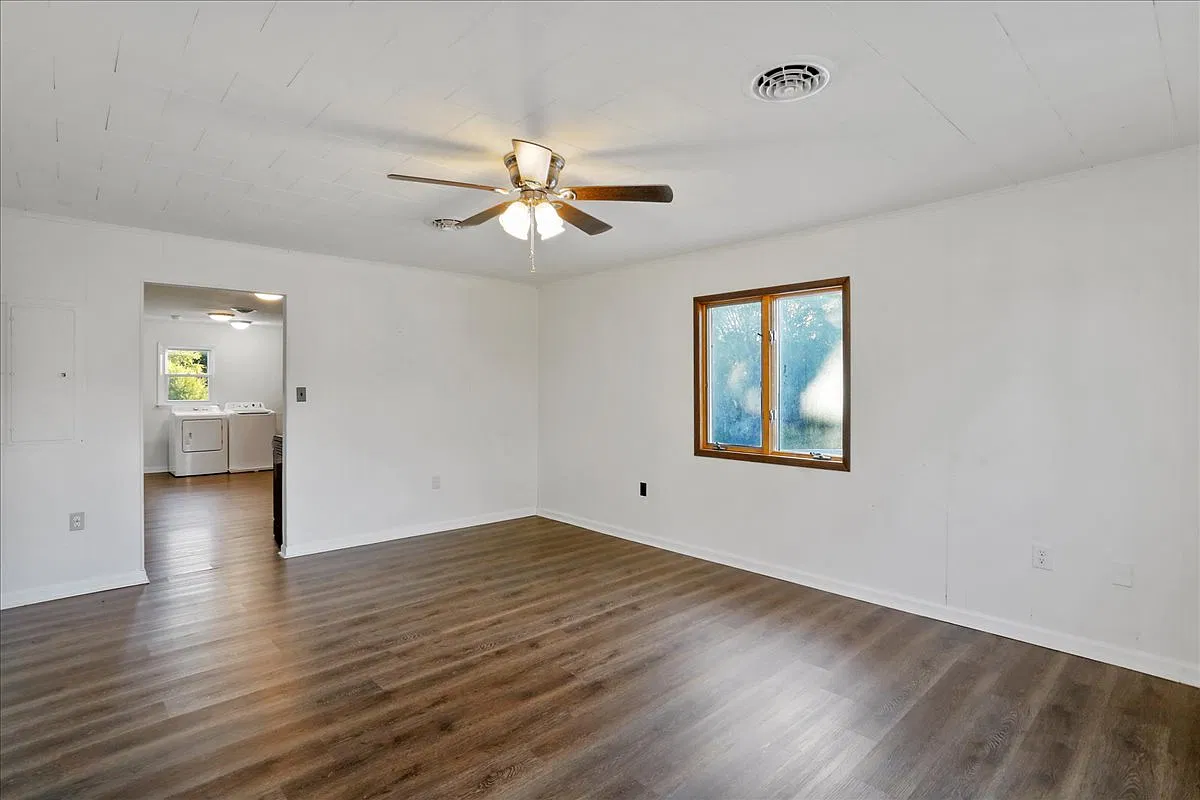2 bed, 980 sqft, $1,350 — Photo 1