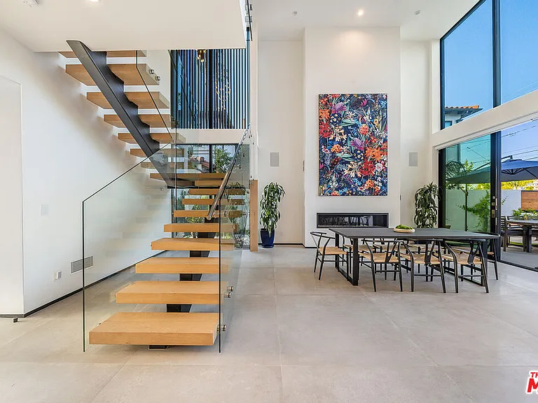 200 N Doheny Dr — Photo 36