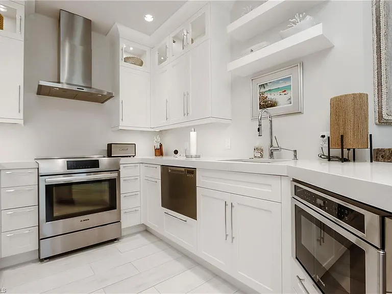 365 5th Ave S #307 — Photo 3