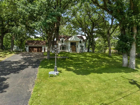 5820 Golden Valley Rd, Golden Valley, MN 55422