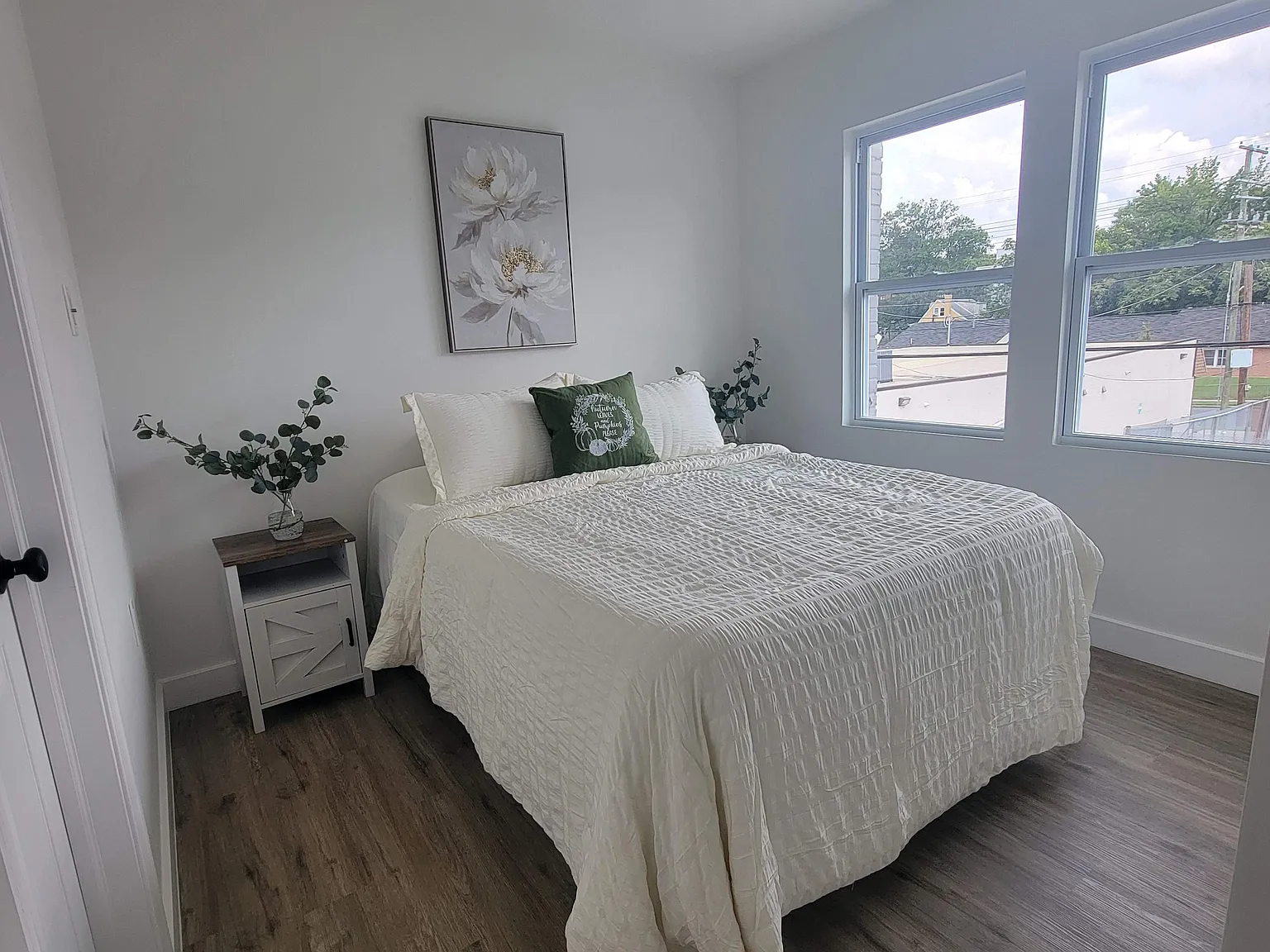 2 bed, 1.5 bath, 800 sqft, $2,000 — Photo 3