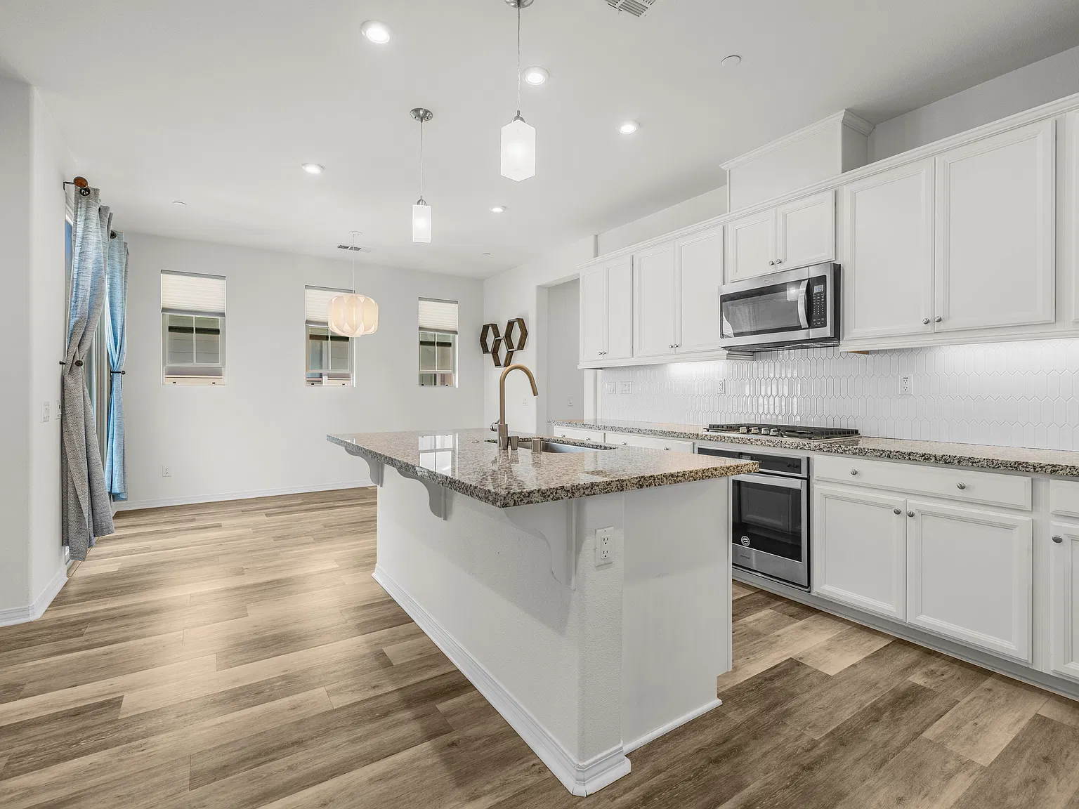 2 bed, 1497 sqft, $3,900 — Photo 4