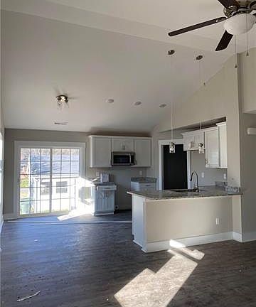 5th image of 1028 W Ashton Ave