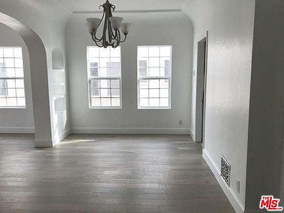 5th image of 425 1/2 N Gardner St