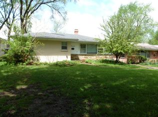 110 Pierce Ave, Wheaton, IL 60187