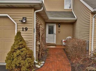 19 York Rd, Glenmont, NY 12077