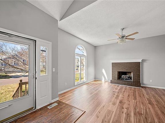 3rd image of 15311 Foster St