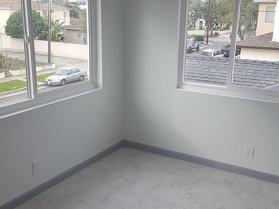 4th image of 960 W 26th St APT 3