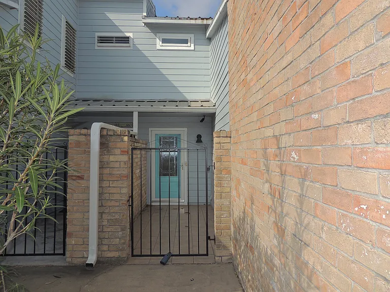1461 Moore Ave #1 — Photo 15
