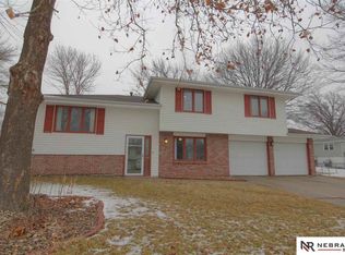 10510 R St, Omaha, NE 68127