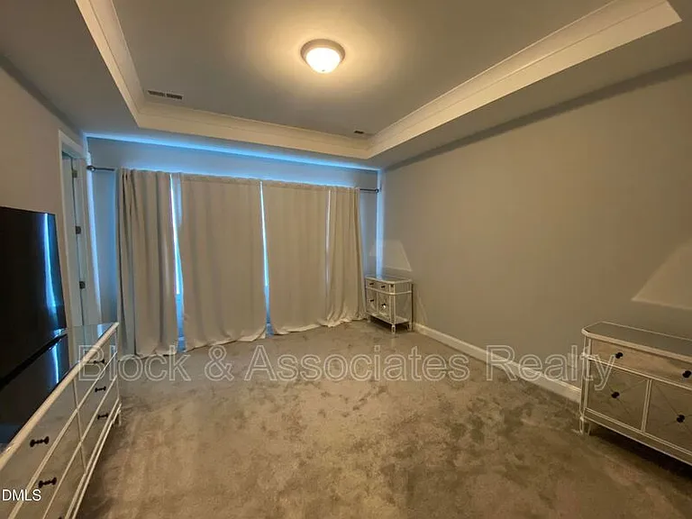 806 Grafton Peak Ln — Photo 15