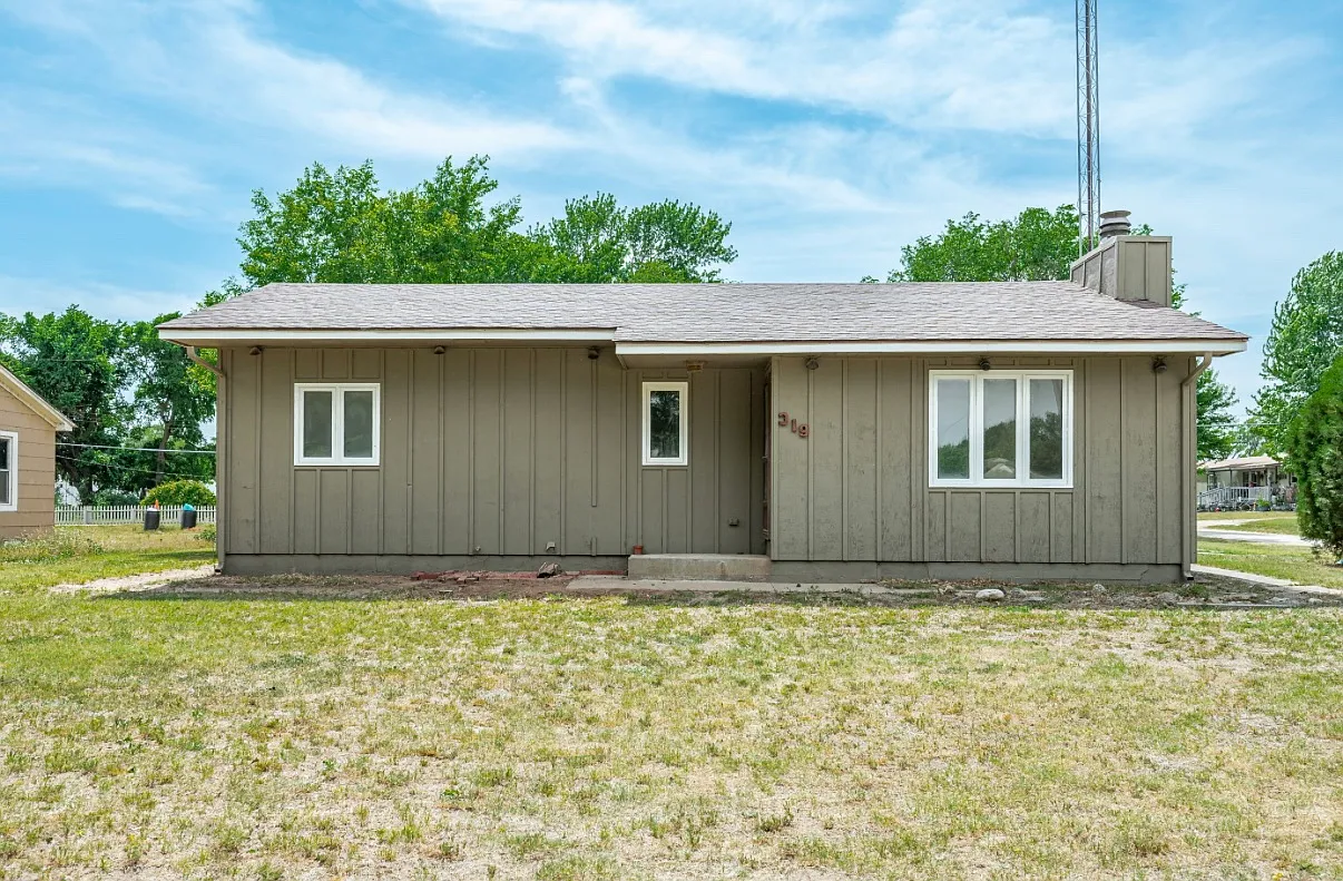 3 bed, 1024 sqft, $1,095 — Photo 1
