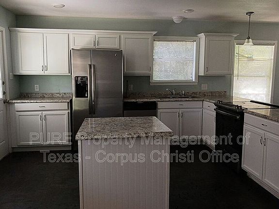 4th image of 1329 Oak Park Dr