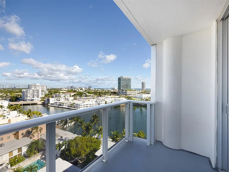 900 Bay Dr #1005 — Photo 21