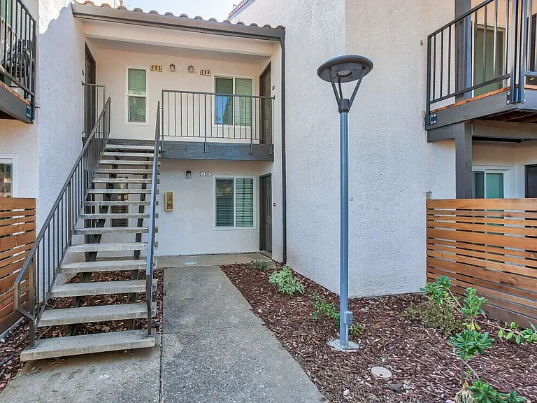 2805 Madrid Ln #101 — Photo 8