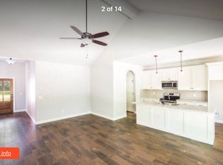 360 W Barkley St, Sour Lake, TX 77659