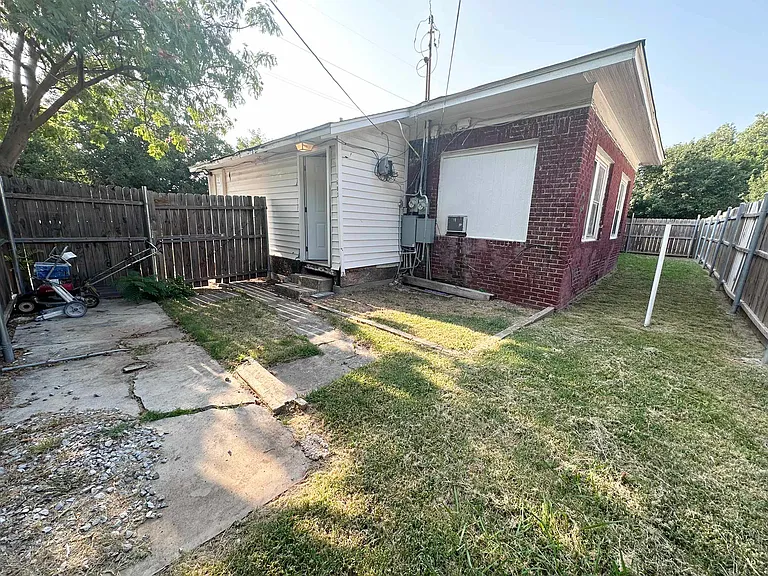 1603 NW 22nd St — Photo 12