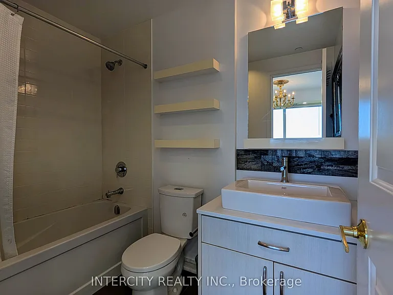 9201 Yonge St #1602 — Photo 10