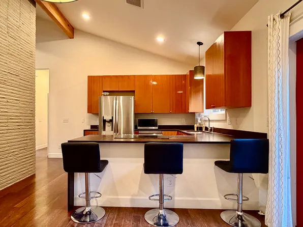 10571 NE Byron Dr, Bainbridge Island, WA 98110