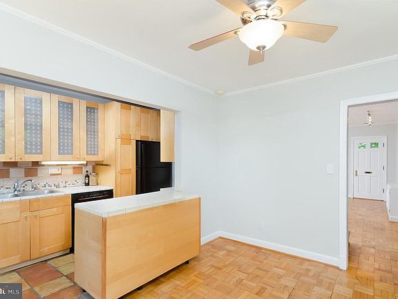4th image of 1021 S Barton St Unit 117