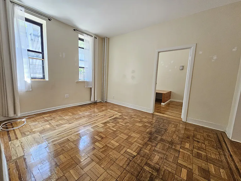 2111 Beekman Pl #1I — Photo 1