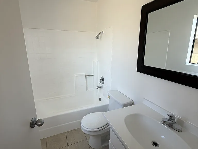 930 Venice Blvd #204 — Photo 16